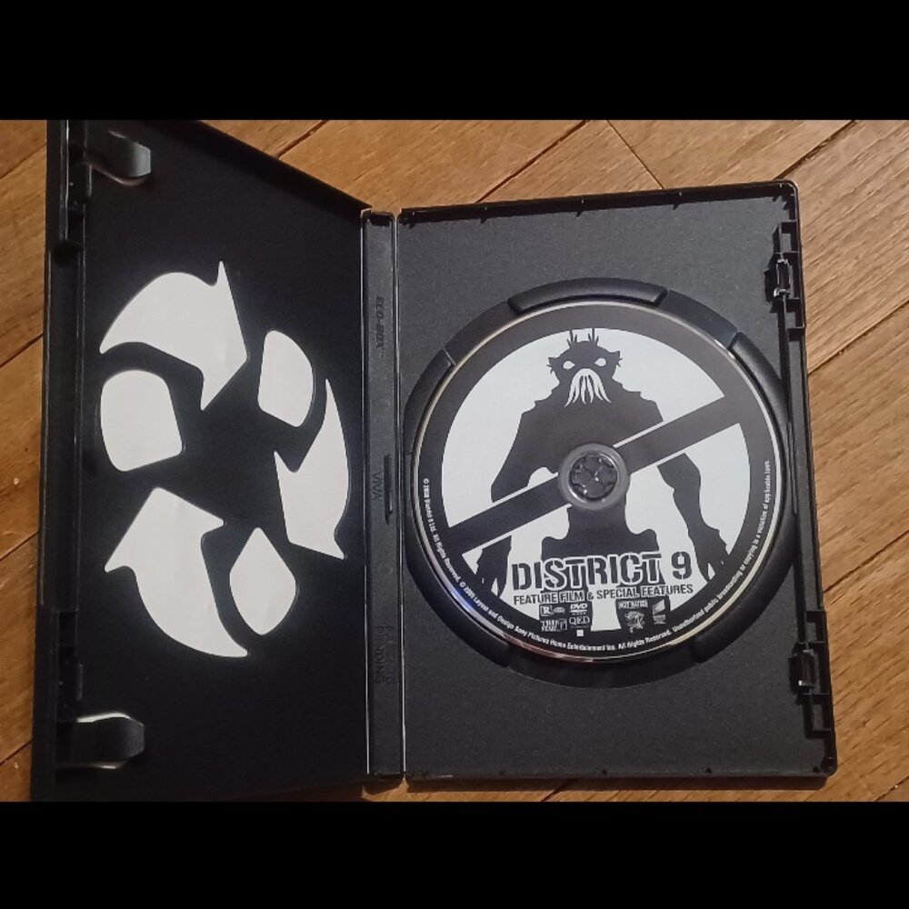 District 9 DVD (SCI-FI movie) - Picture 4 of 8